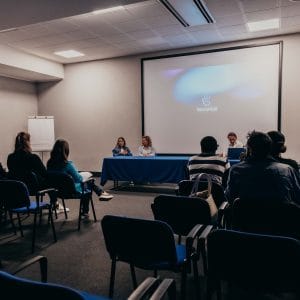 Presentazione ufficiale World4All con panel di relatori e pubblico durante un incontro dedicato allo sviluppo di soluzioni per l’accessibilità.